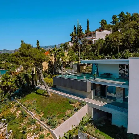 Moreska Seafront Infinity Pool Villa