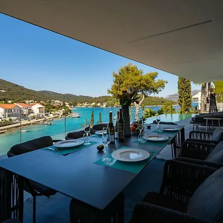 Moreska Seafront Infinity Pool *