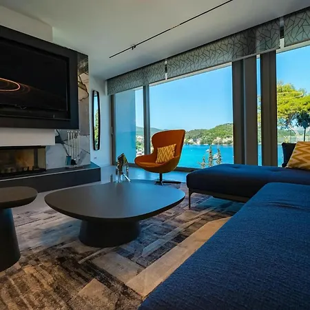 Villa Moreska Seafront Infinity Pool *