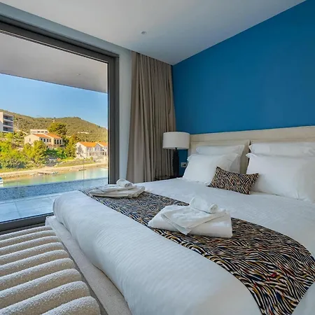 Villa Moreska Seafront Infinity Pool *